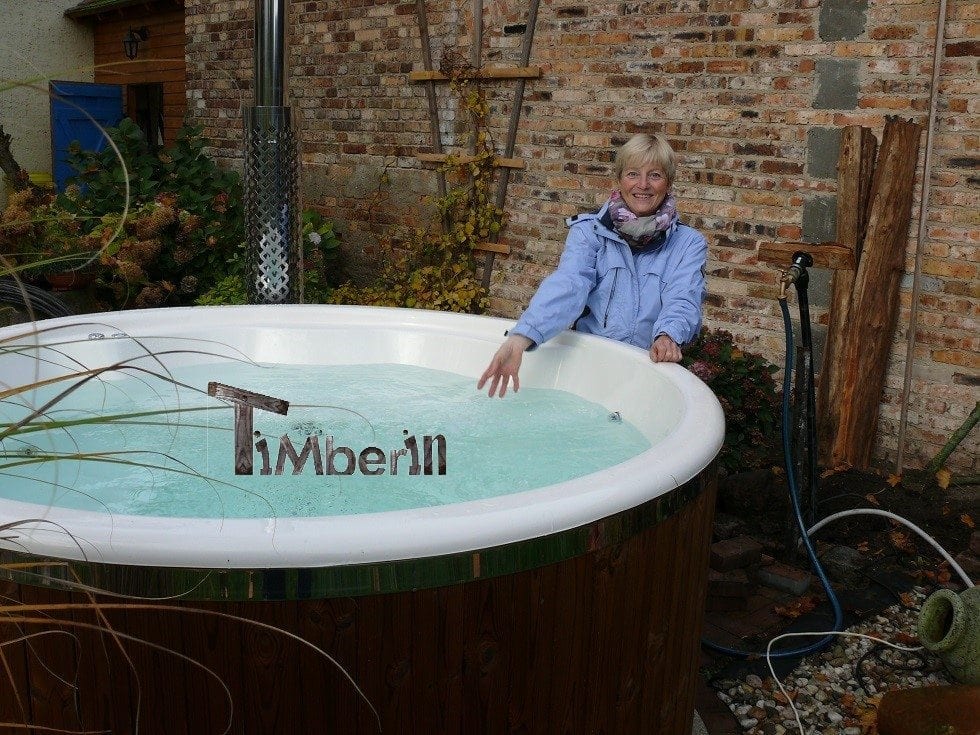 fiberglas ausgekleidete hot tub mit integriertem brenner thermoholz wellness royal herbert deutschland 2