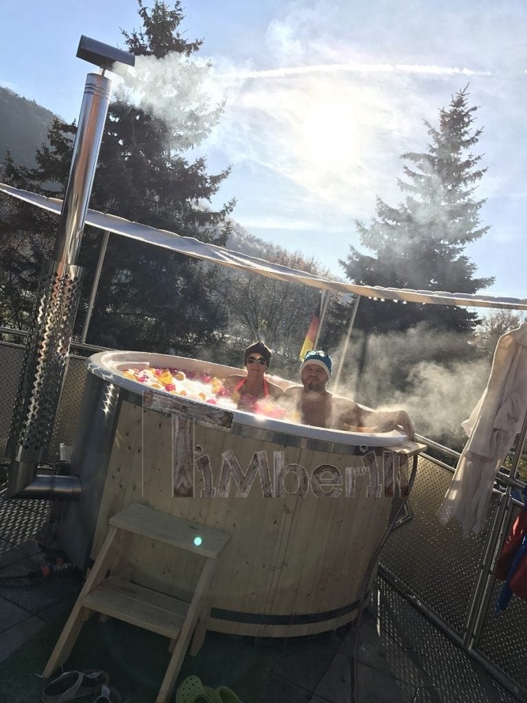 aussenwhirlpool mit integriertem holzofen wellness deluxe arno lohr am main deutschland