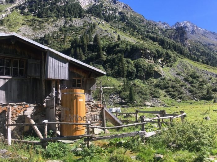 Outdoor-Holzdusche für Sauna oder Whirlpool, Christjohannes, Sufers, Schweiz 2 Outdoor Holzdusche Für Sauna Oder Whirlpool, Christjohannes, Sufers, Schweiz (5)