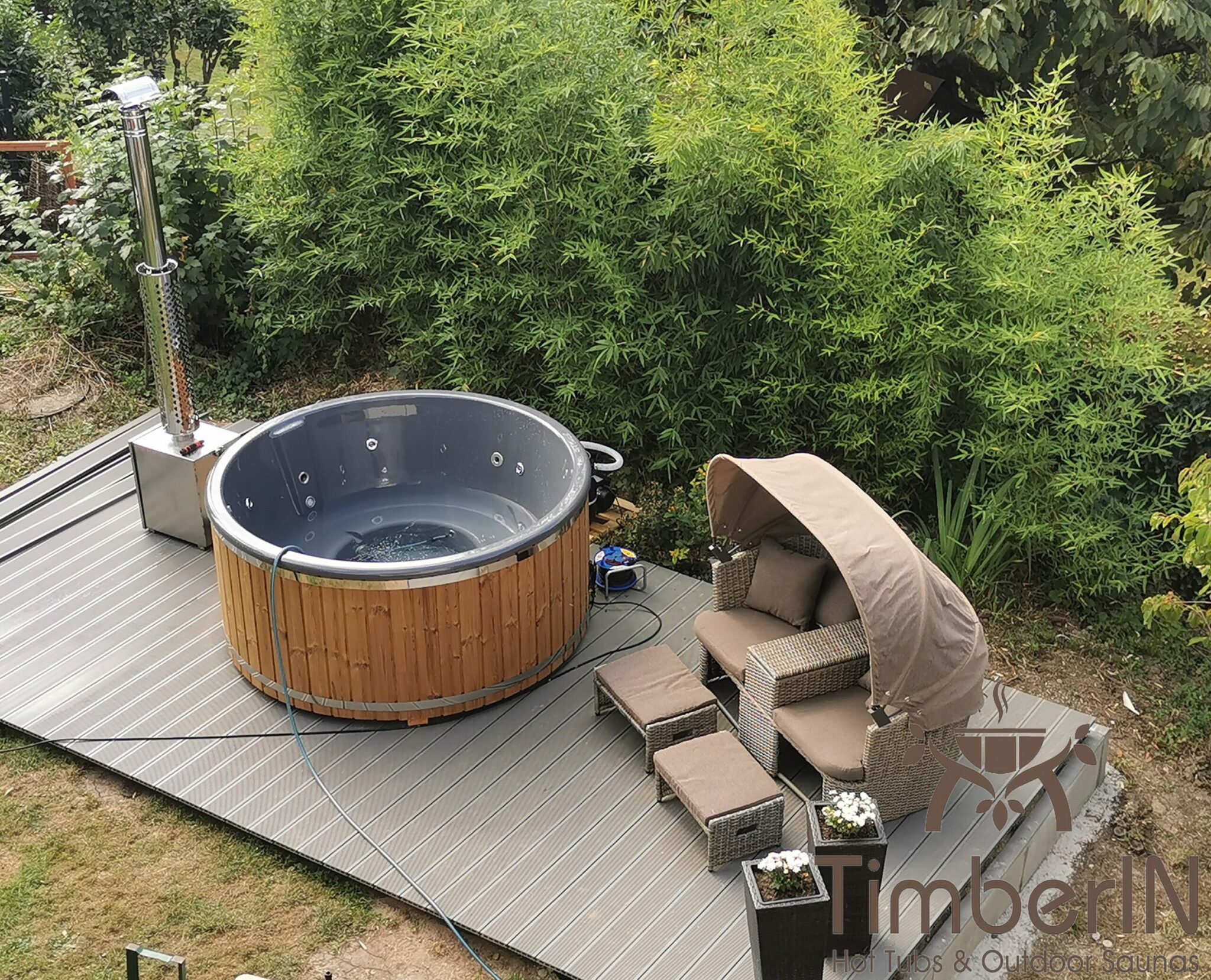 Badezuber Badefass Hot Tube mit Whirlpool Holzofen TimberIN Rojal Andrea Wehr Deutschland 3 scaled