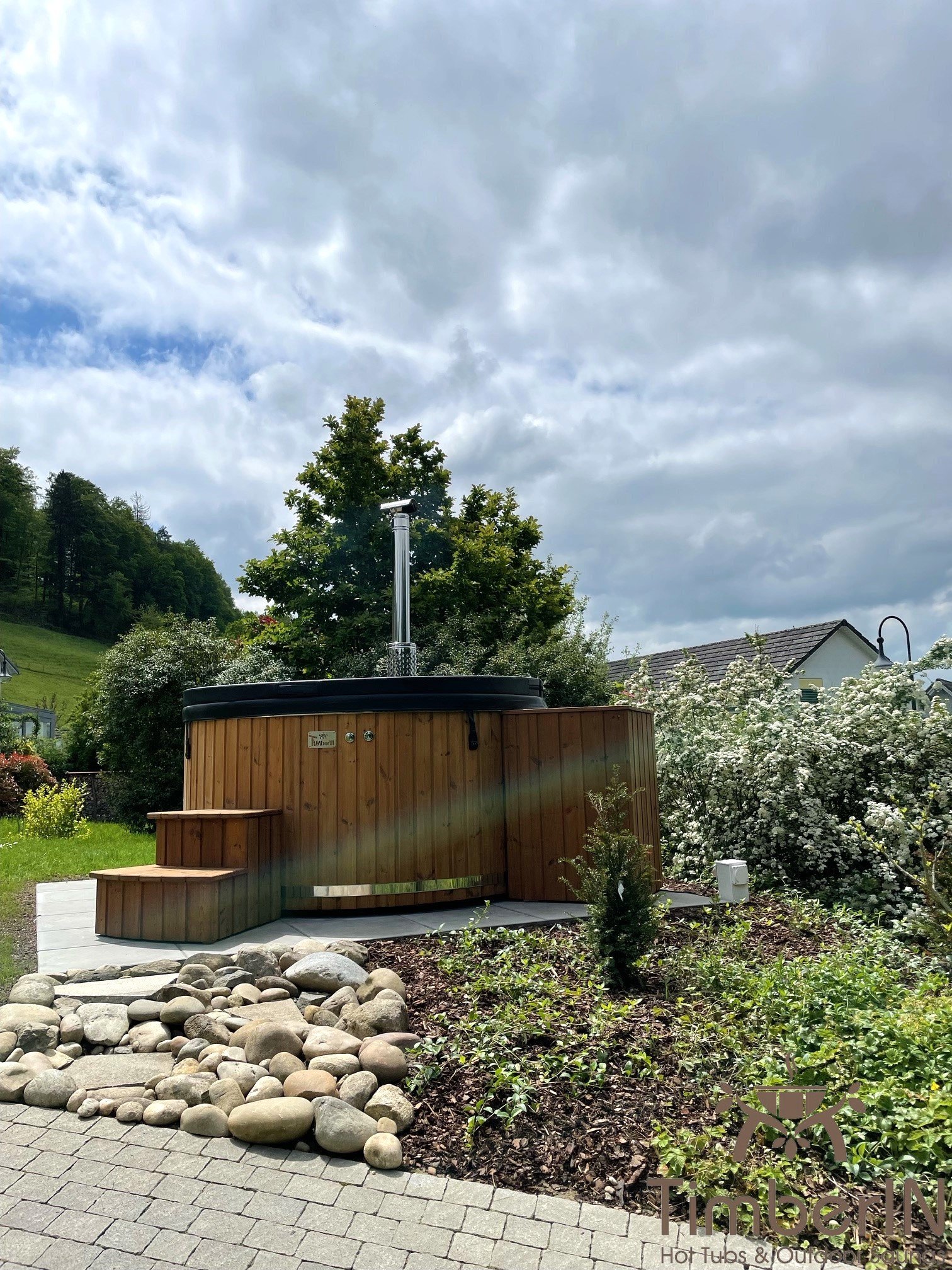 Jacuzzi Garten mit Holzofen 2